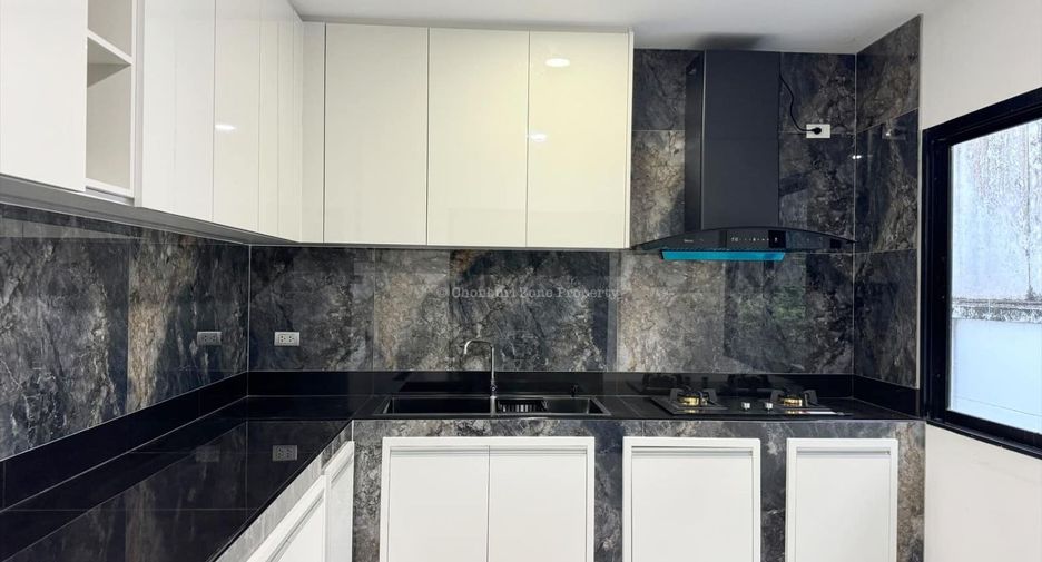 For rent 4 bedrooms house in Si Racha, Chonburi