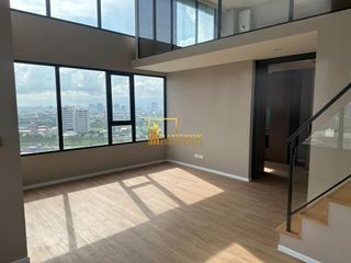 For rent 3 Beds condo in Huai Khwang, Bangkok