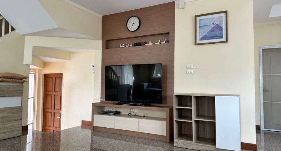 For rent 3 bedrooms house in Si Racha, Chonburi