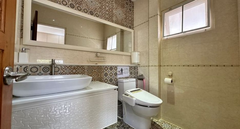 For rent 3 bedrooms house in Si Racha, Chonburi