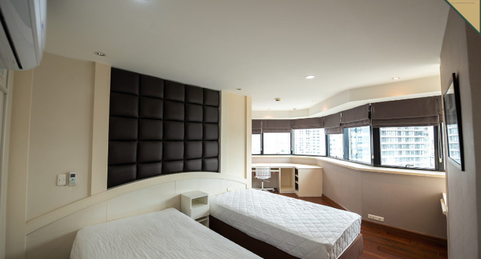 For rent 3 bedrooms condo in Khlong Toei, Bangkok
