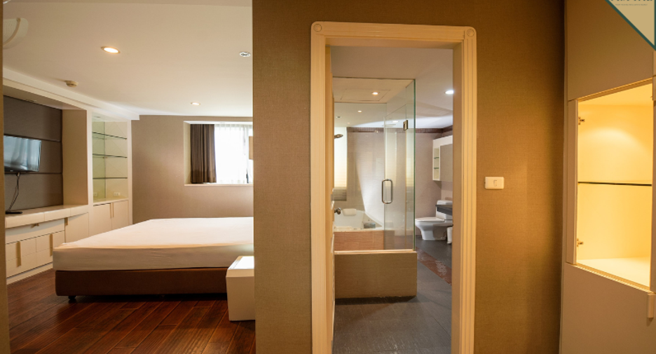 For rent 3 bedrooms condo in Khlong Toei, Bangkok