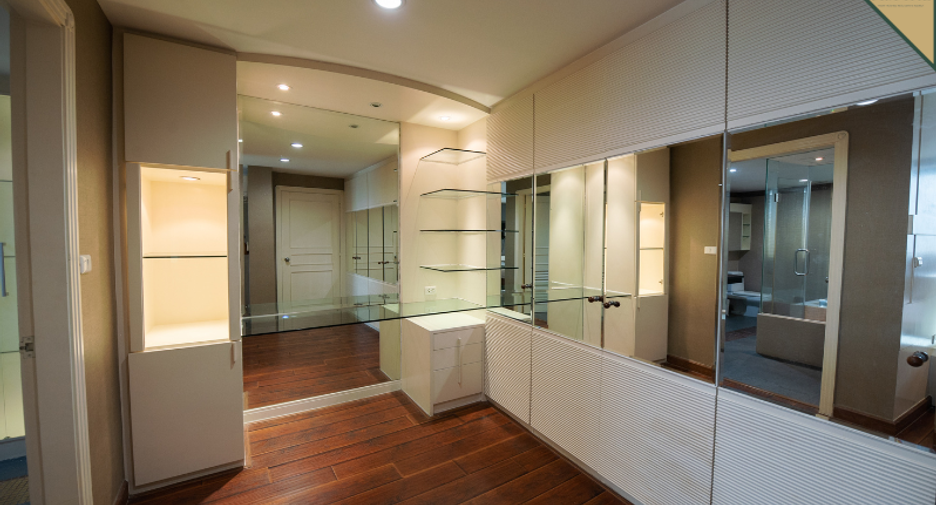 For rent 3 bedrooms condo in Khlong Toei, Bangkok