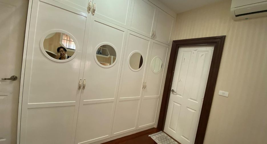 Haus zur Miete mit 5 Zimmer in Mueang Samut Sakhon, Samut Sakhon