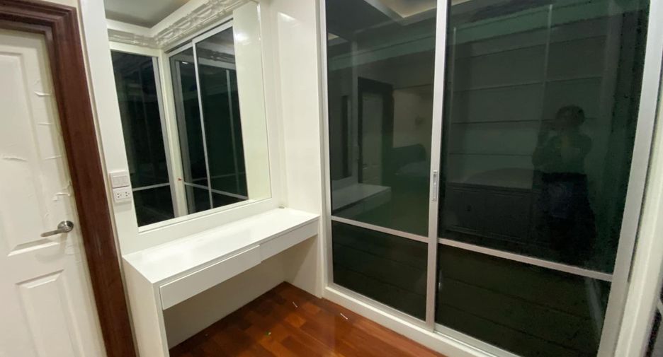Haus zur Miete mit 5 Zimmer in Mueang Samut Sakhon, Samut Sakhon