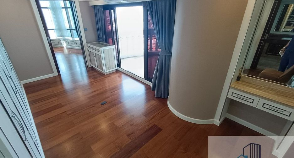 For sale 3 bedrooms condo in Bang Rak, Bangkok