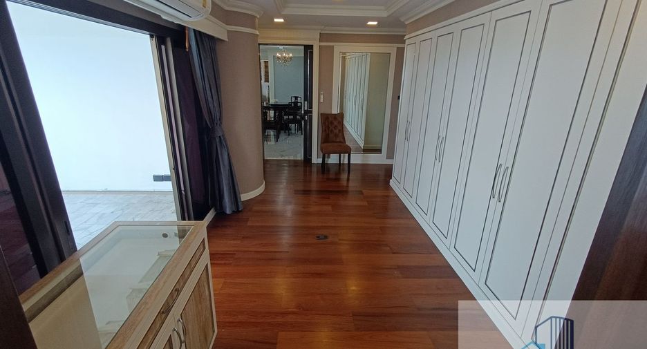 For sale 3 bedrooms condo in Bang Rak, Bangkok