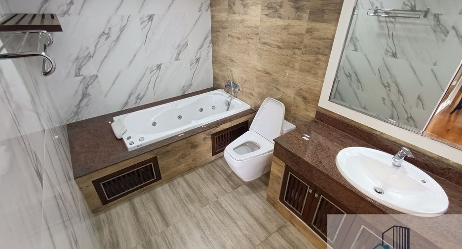 For sale 3 bedrooms condo in Bang Rak, Bangkok