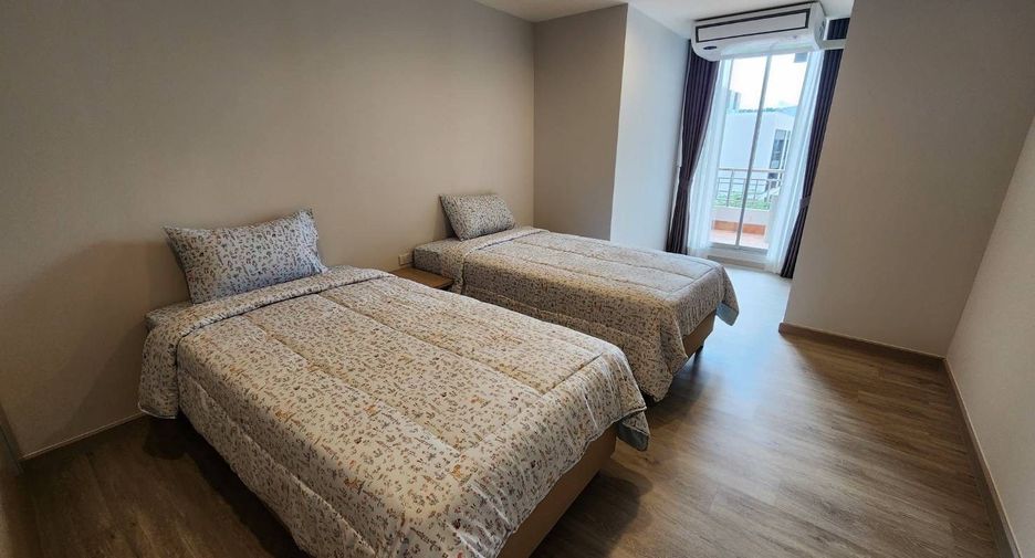 For rent 3 bedrooms apartment in Khlong Toei, Bangkok