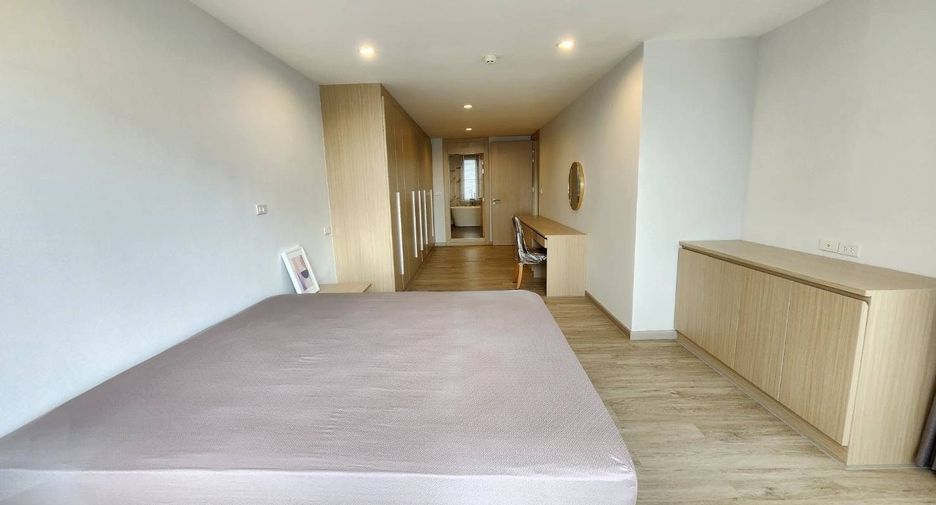 For rent 3 bedrooms apartment in Khlong Toei, Bangkok