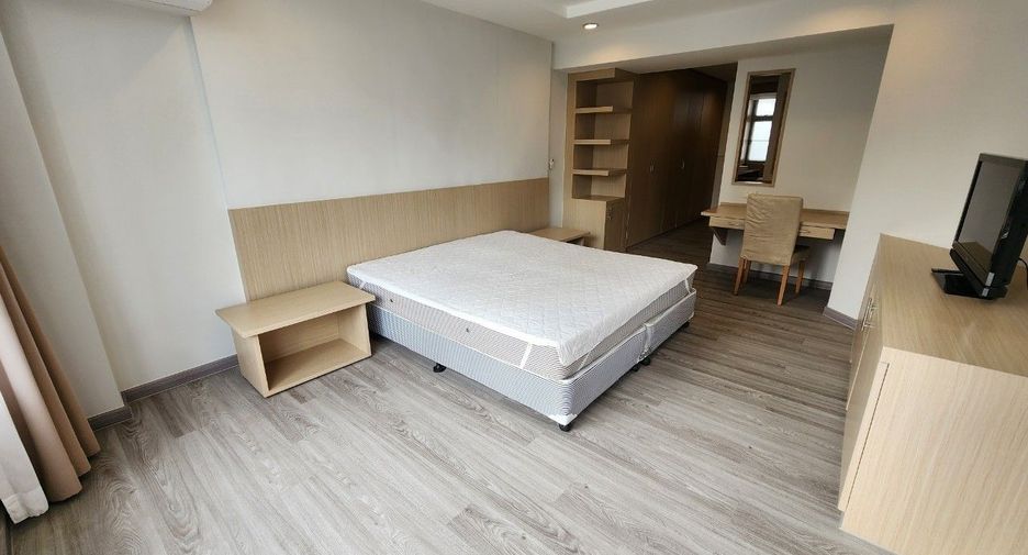 For rent 2 bedrooms apartment in Khlong Toei, Bangkok