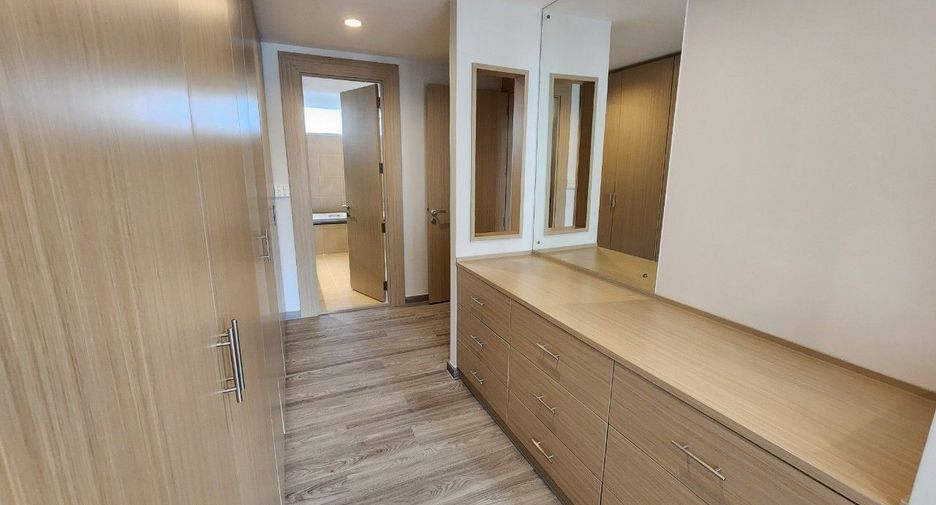 For rent 2 bedrooms apartment in Khlong Toei, Bangkok