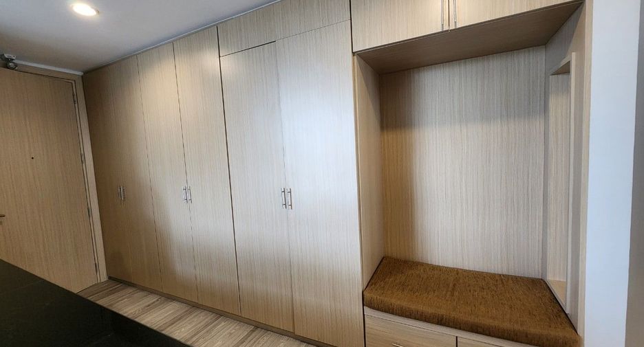 For rent 2 bedrooms apartment in Khlong Toei, Bangkok