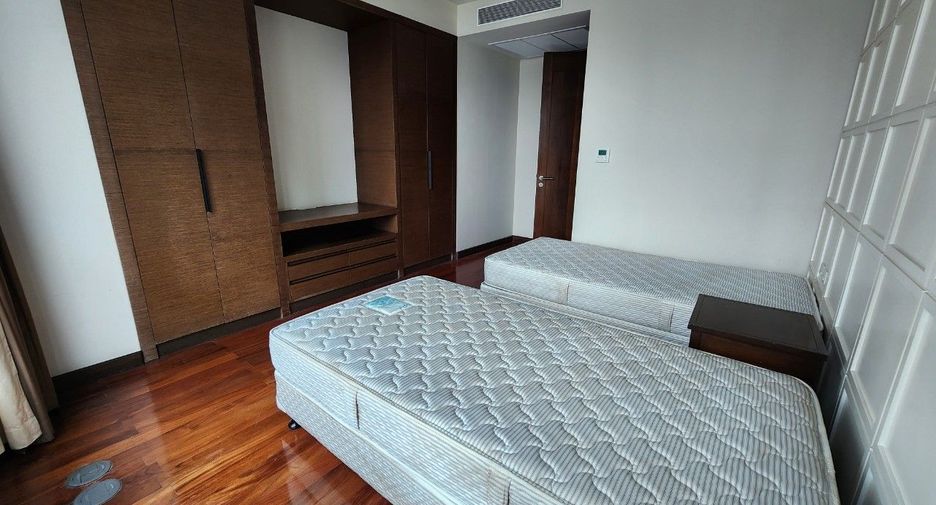 For rent 2 bedrooms apartment in Watthana, Bangkok