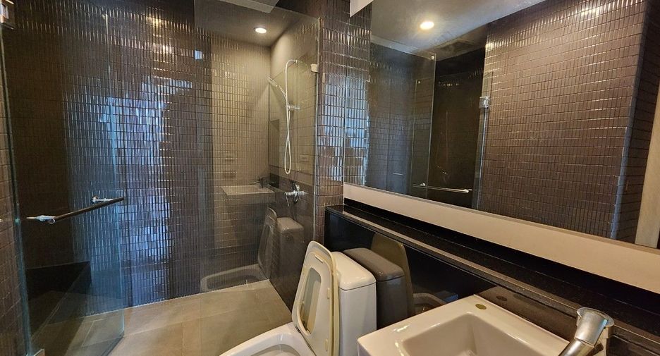For rent 2 bedrooms apartment in Watthana, Bangkok