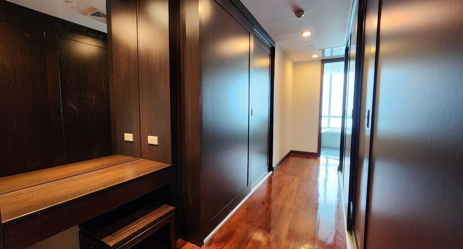 For rent 2 bedrooms apartment in Watthana, Bangkok