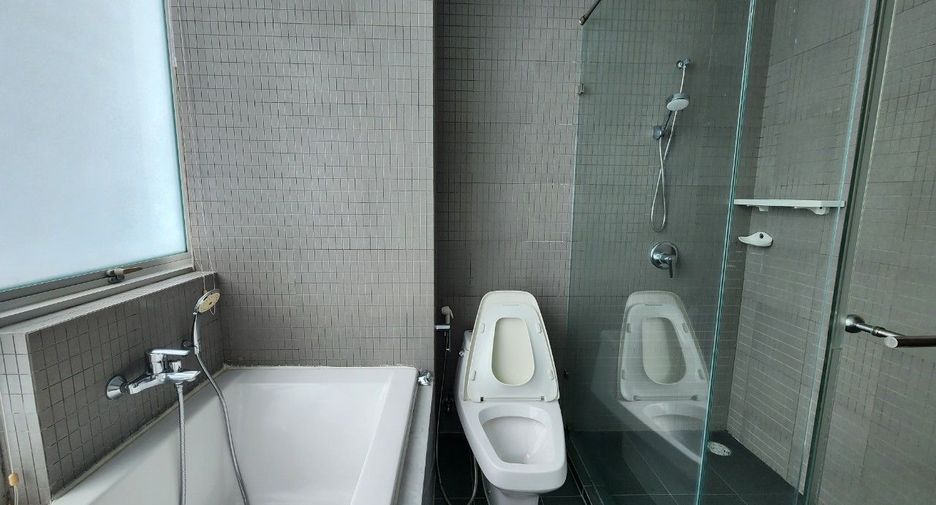 For rent 2 bedrooms apartment in Watthana, Bangkok