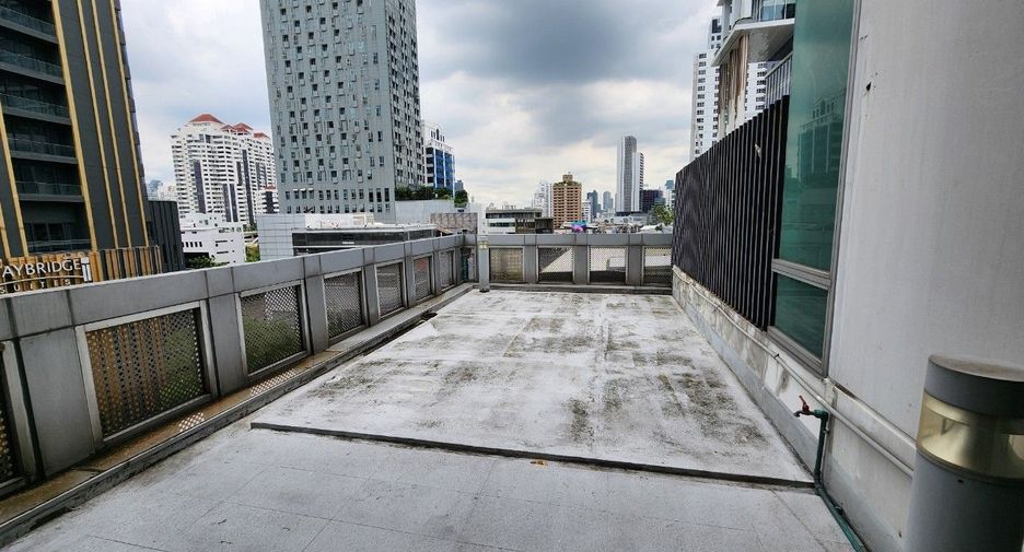 For rent 2 bedrooms apartment in Watthana, Bangkok