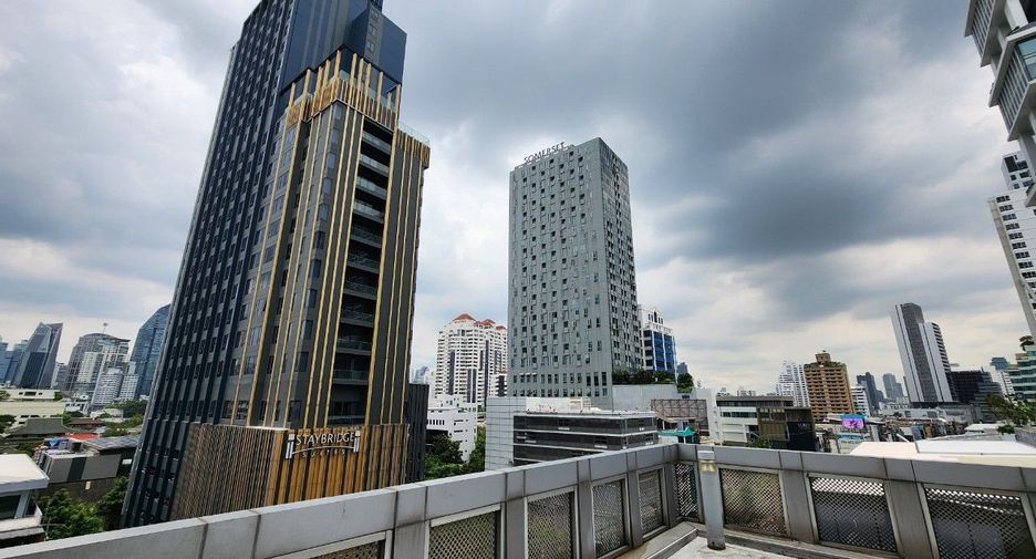 For rent 2 bedrooms apartment in Watthana, Bangkok