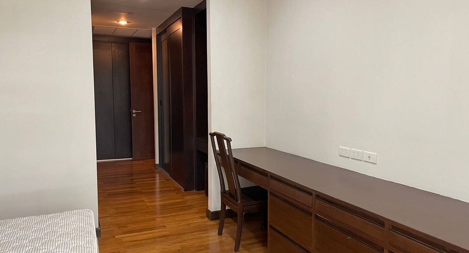 For rent 3 bedrooms apartment in Khlong Toei, Bangkok