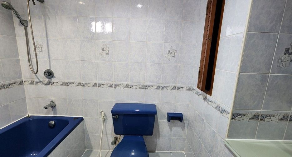 For rent 3 bedrooms apartment in Khlong Toei, Bangkok