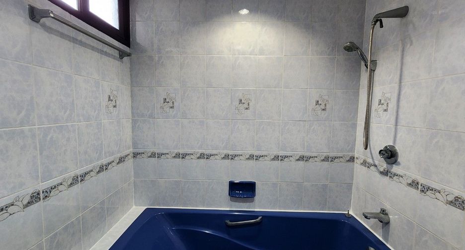 For rent 3 bedrooms apartment in Khlong Toei, Bangkok