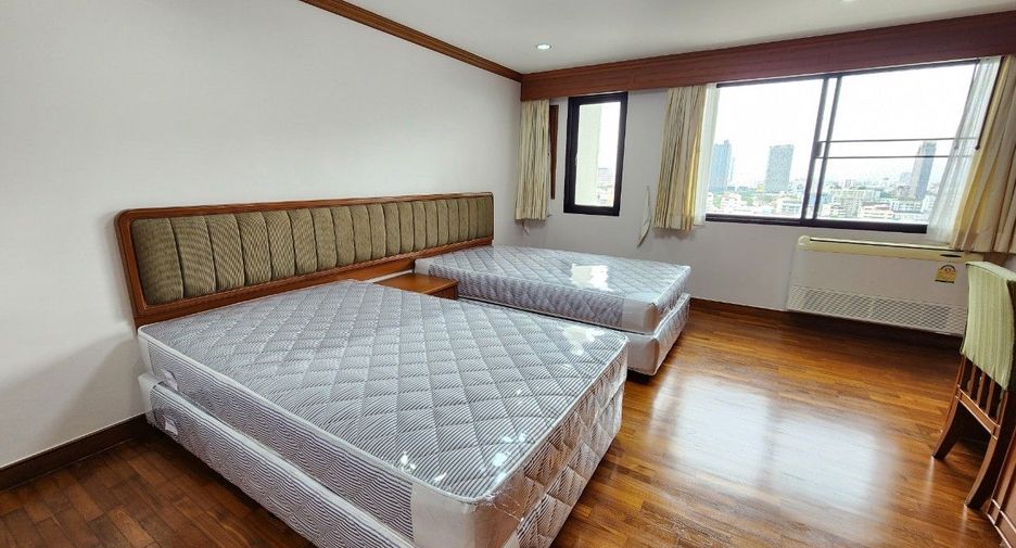For rent 3 bedrooms apartment in Khlong Toei, Bangkok