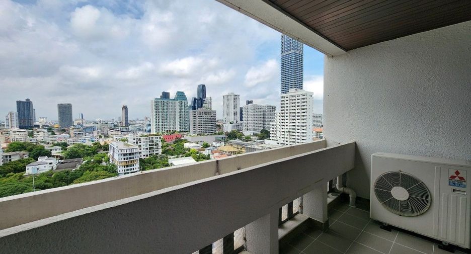 For rent 3 bedrooms apartment in Khlong Toei, Bangkok