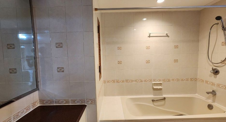 For rent 2 bedrooms apartment in Khlong Toei, Bangkok