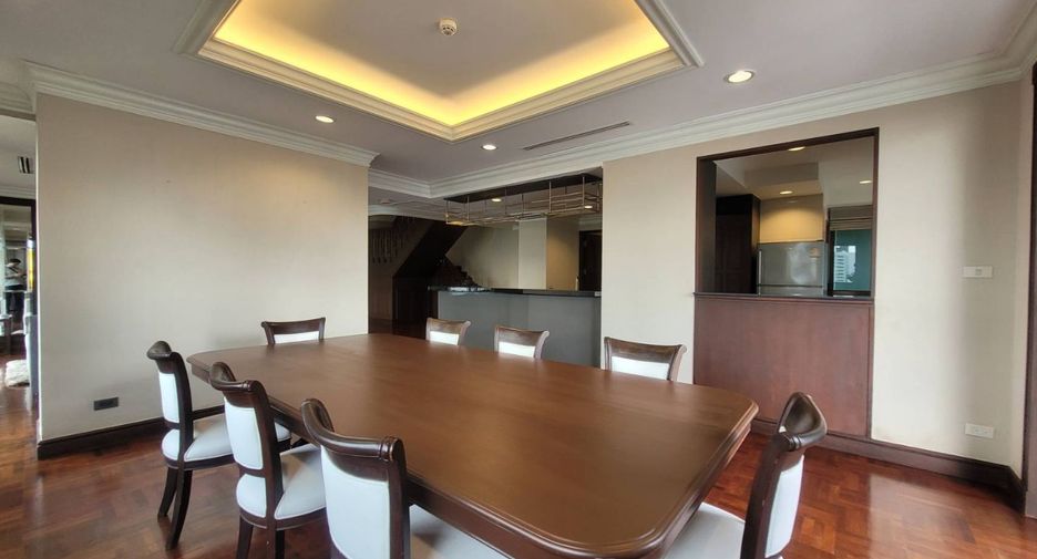 For rent 4 bedrooms apartment in Pathum Wan, Bangkok