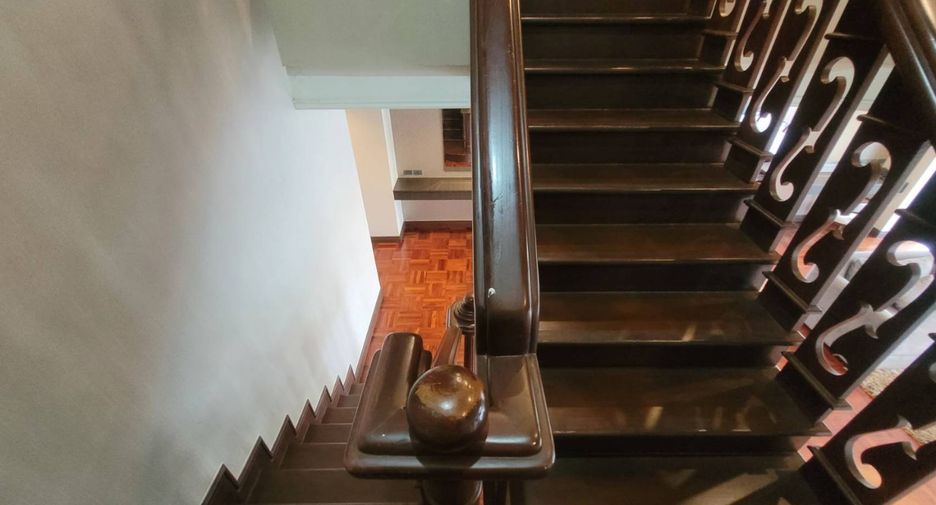 For rent 4 bedrooms apartment in Pathum Wan, Bangkok