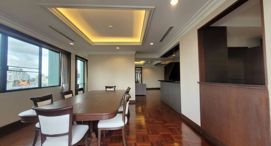 For rent 4 bedrooms apartment in Pathum Wan, Bangkok