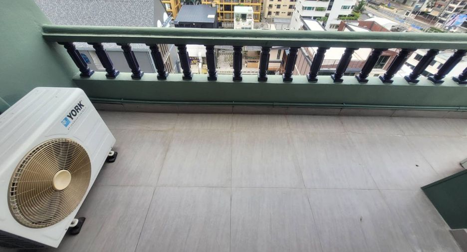 For rent 4 bedrooms apartment in Pathum Wan, Bangkok