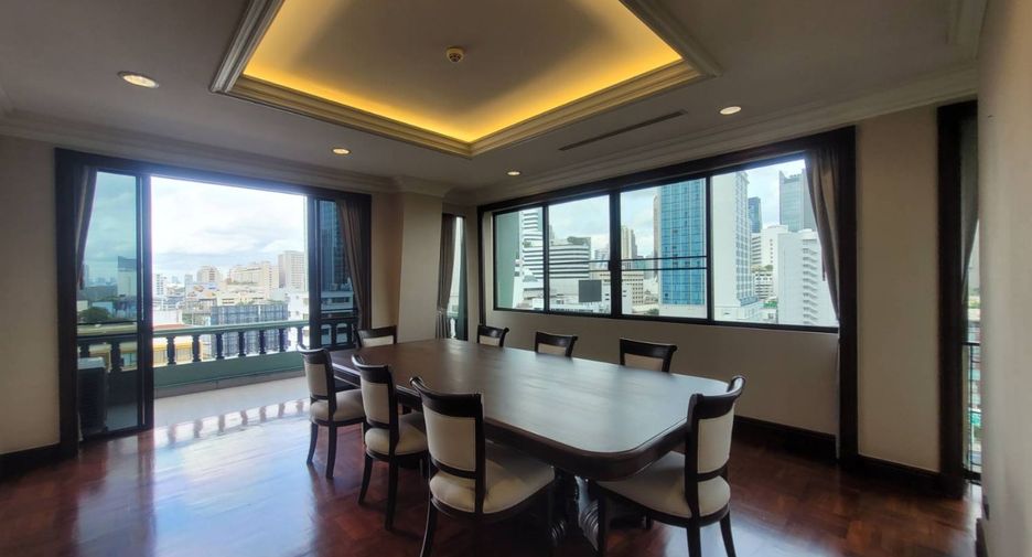 For rent 4 bedrooms apartment in Pathum Wan, Bangkok