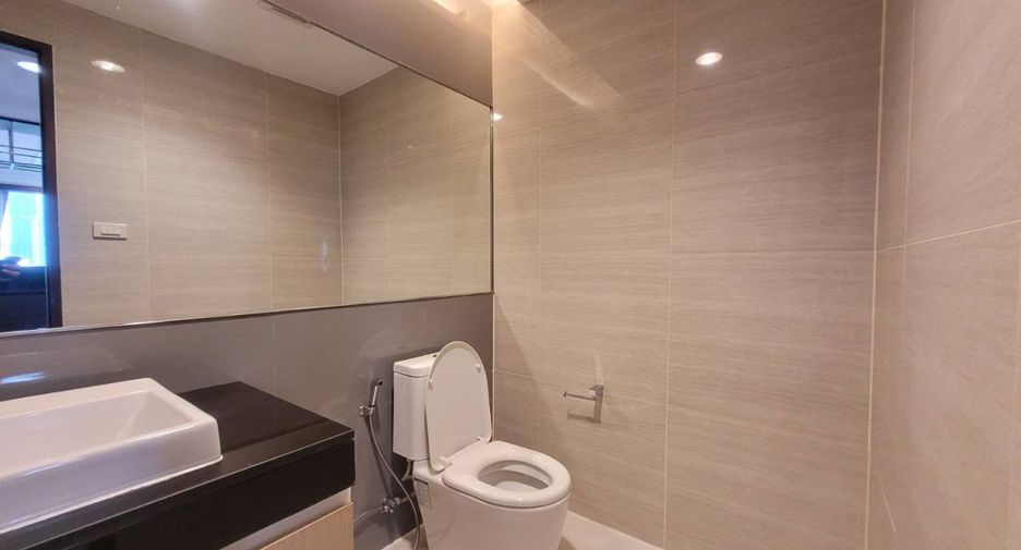 For rent 4 bedrooms apartment in Pathum Wan, Bangkok