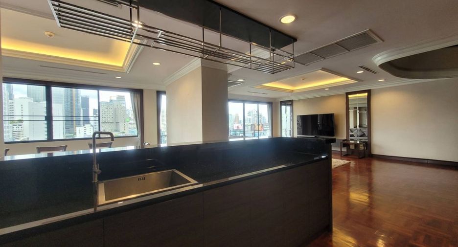 For rent 4 bedrooms apartment in Pathum Wan, Bangkok