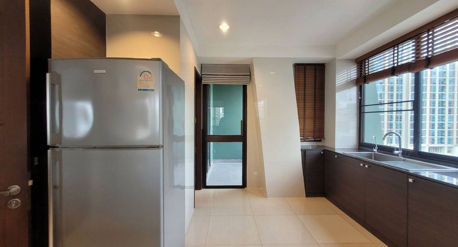For rent 4 bedrooms apartment in Pathum Wan, Bangkok