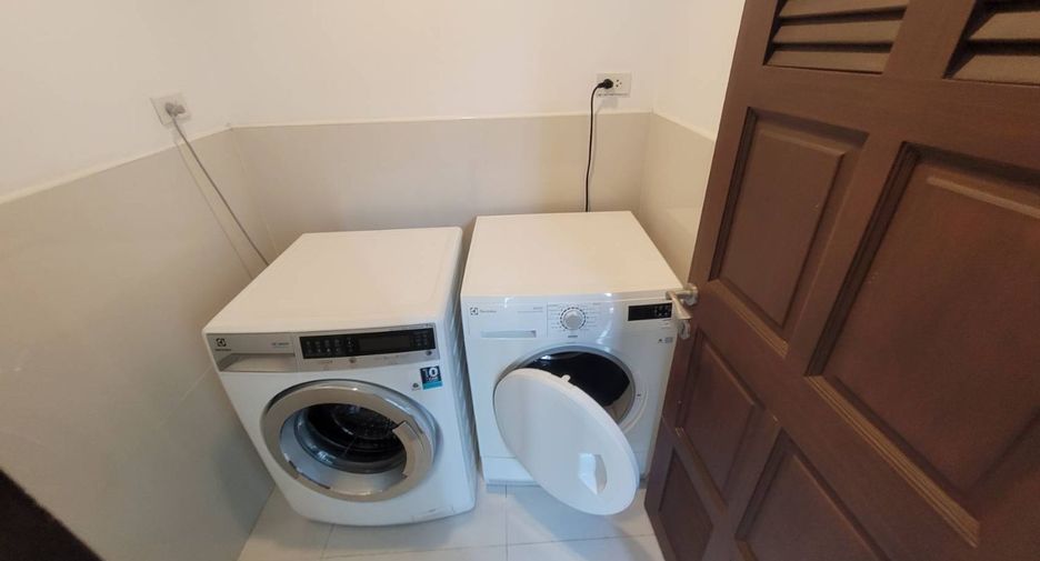 For rent 4 bedrooms apartment in Pathum Wan, Bangkok