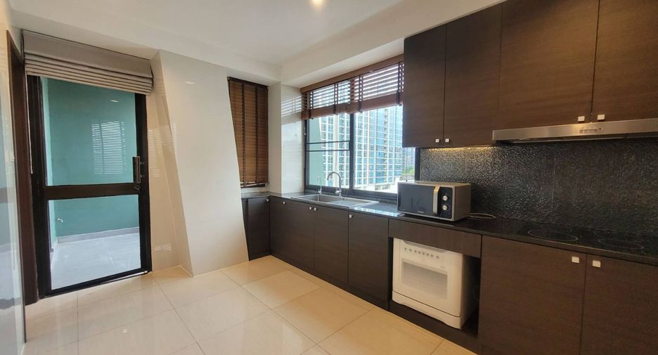 For rent 4 bedrooms apartment in Pathum Wan, Bangkok