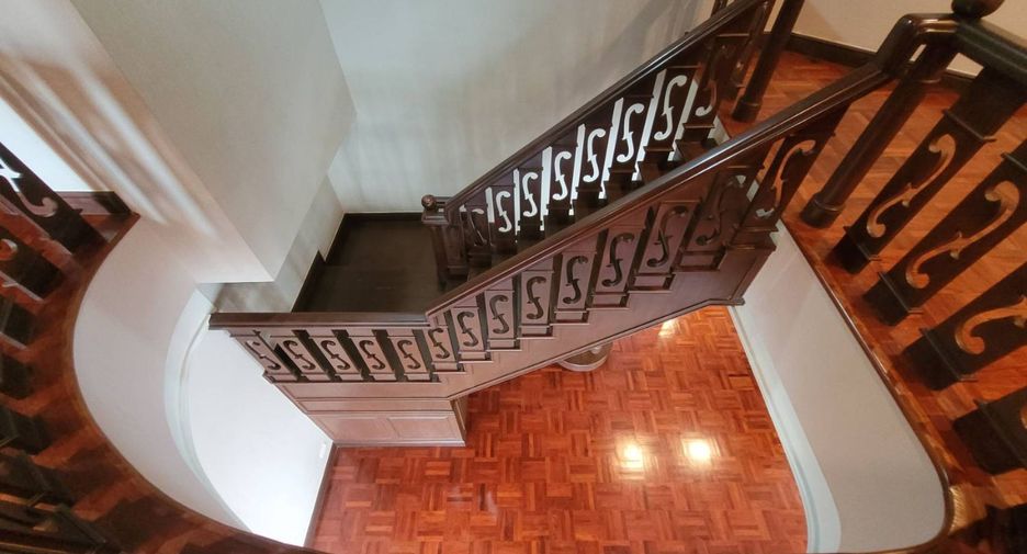 For rent 4 bedrooms apartment in Pathum Wan, Bangkok