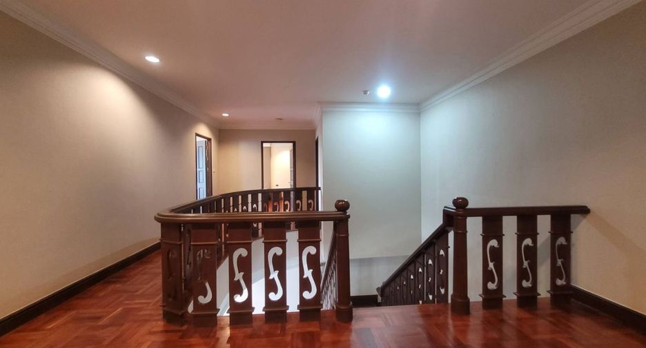 For rent 4 bedrooms apartment in Pathum Wan, Bangkok