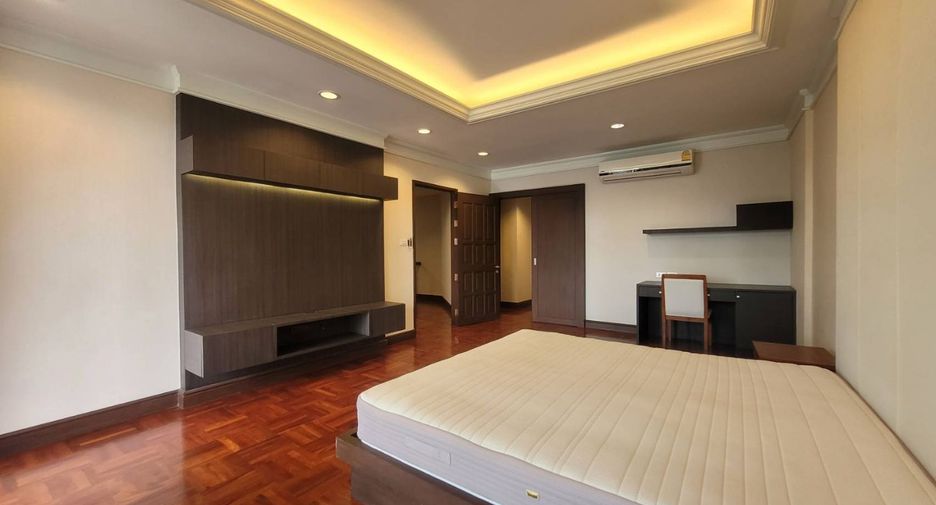 For rent 4 bedrooms apartment in Pathum Wan, Bangkok