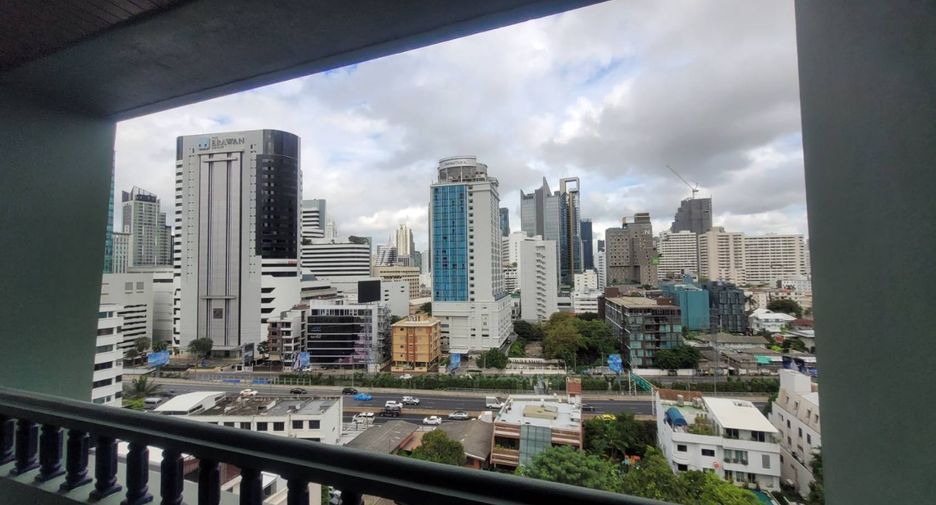 For rent 4 bedrooms apartment in Pathum Wan, Bangkok