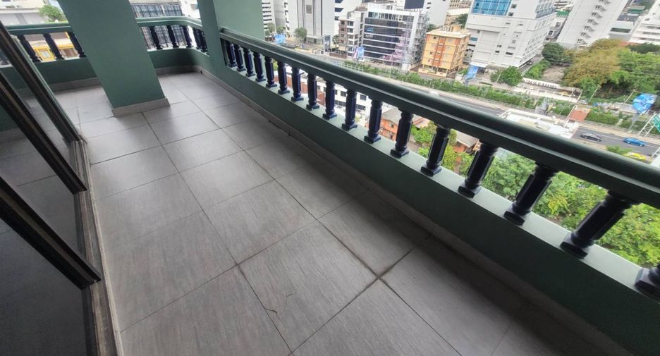 For rent 4 bedrooms apartment in Pathum Wan, Bangkok