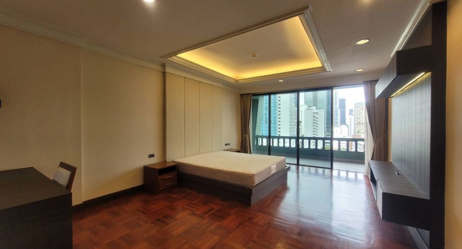 For rent 4 bedrooms apartment in Pathum Wan, Bangkok