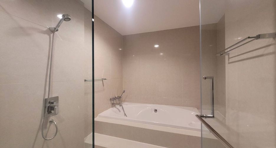 For rent 4 bedrooms apartment in Pathum Wan, Bangkok