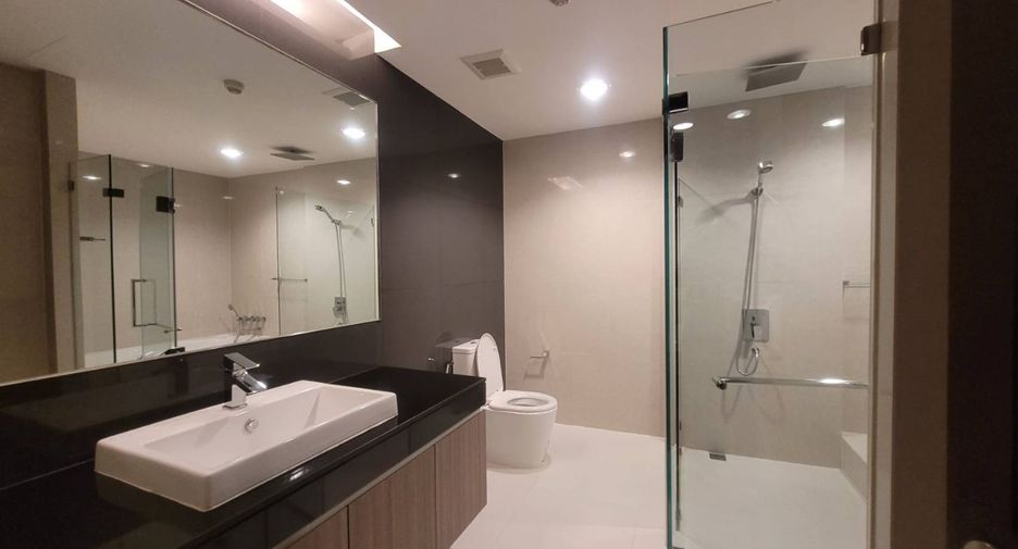 For rent 4 bedrooms apartment in Pathum Wan, Bangkok