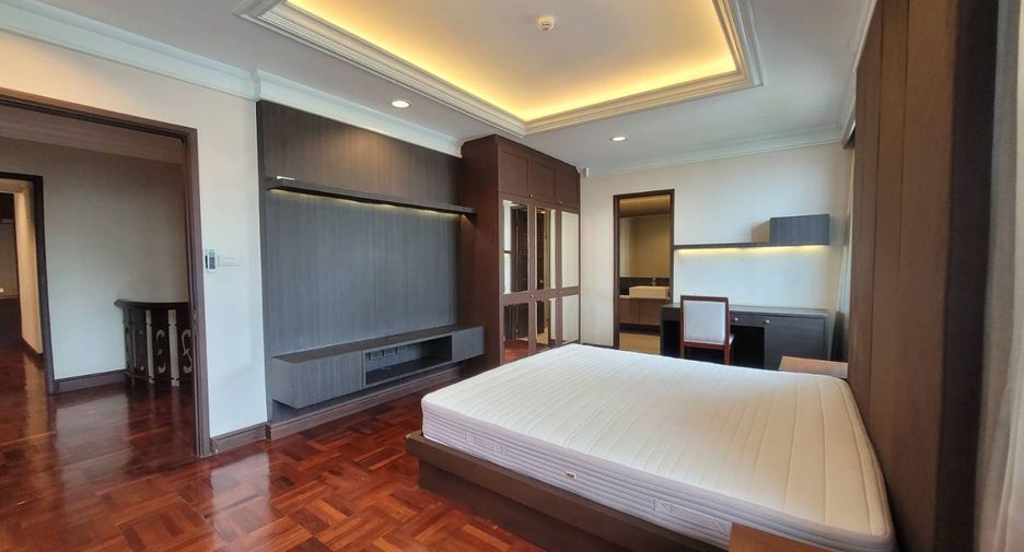 For rent 4 bedrooms apartment in Pathum Wan, Bangkok