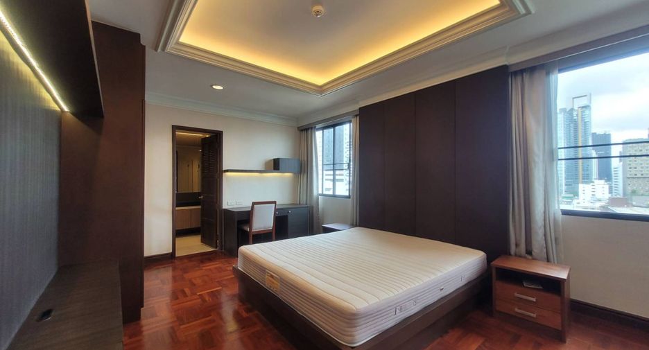 For rent 4 bedrooms apartment in Pathum Wan, Bangkok