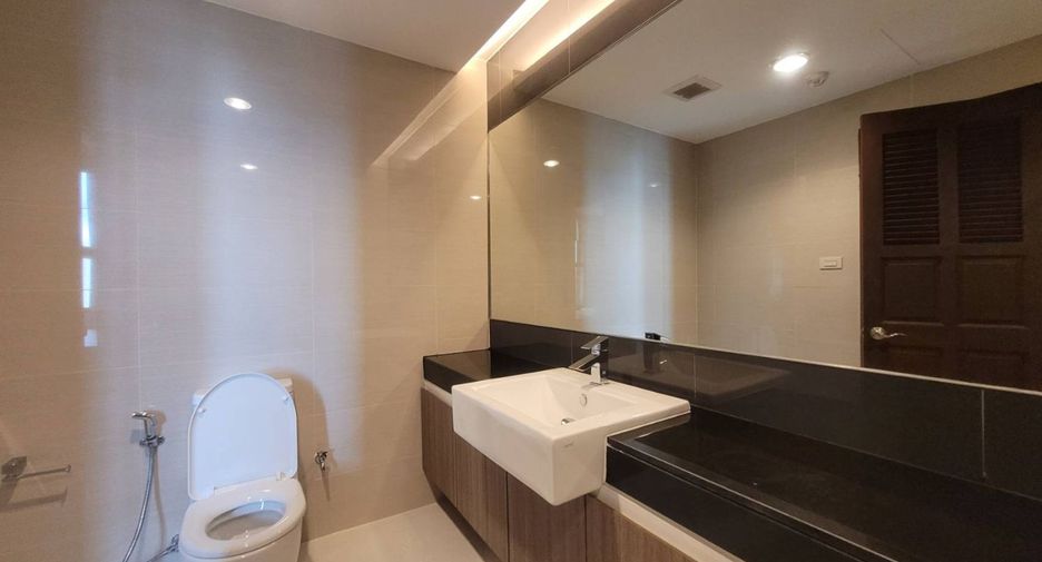 For rent 4 bedrooms apartment in Pathum Wan, Bangkok